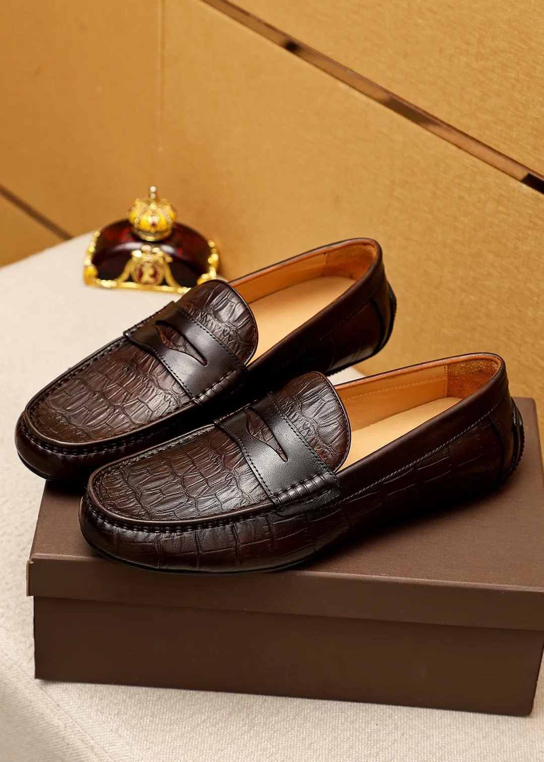 Men's Men's Shoes 💰: 420 💐BV Men's Slip-on Shoes® [BOTTEGA VENETA] Official website counter new model, one-to-one mold opening ⚠Italian calfskin embossed ➕Cow 🐂 leather lining. Driving slip-ons, available at counters, sizes 39-44 (38.45🉑️customized)